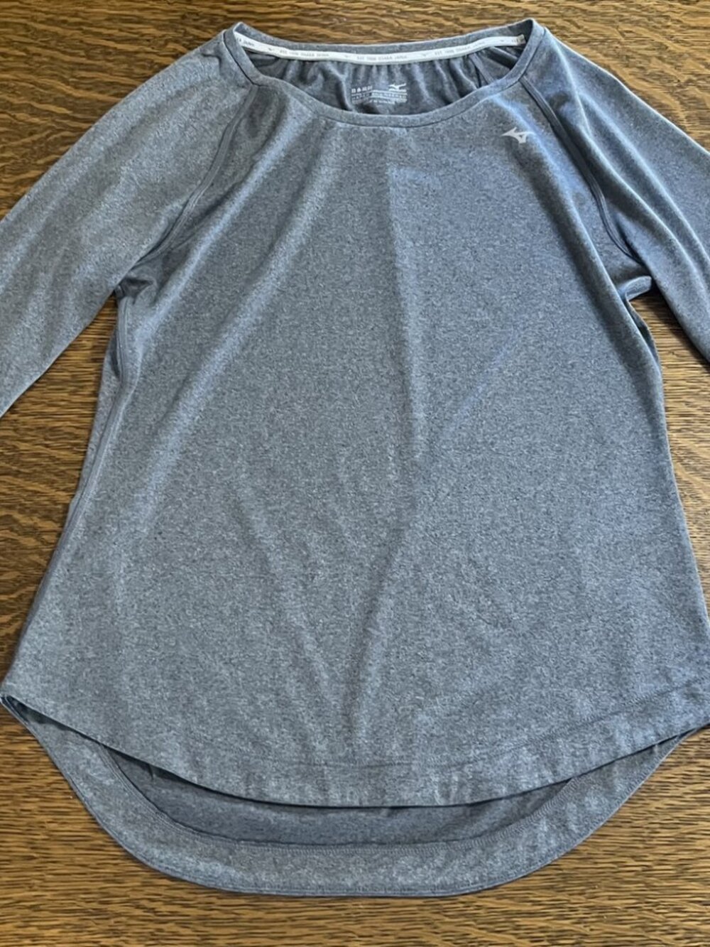 Mizuno Women’s Medium Gray Long Sleeve Running/Gym Workout Top